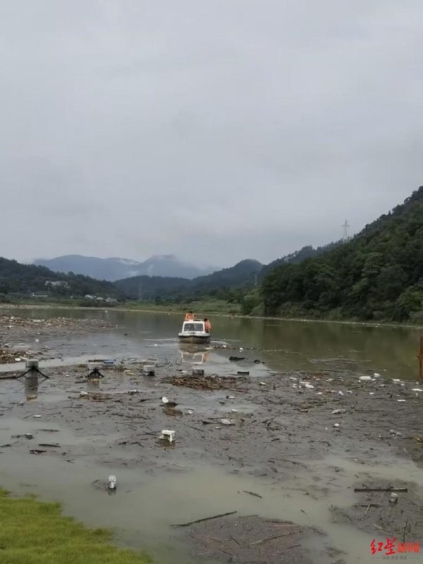 银河配资 湖南六旬夫妇疑被洪水冲走失联超3天，丈夫被打捞上岸已不幸遇难