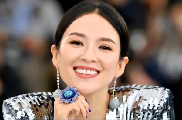 弘利配资 离婚一年半，再次官宣喜讯的章子怡，已是汪峰“高攀不起”的存在